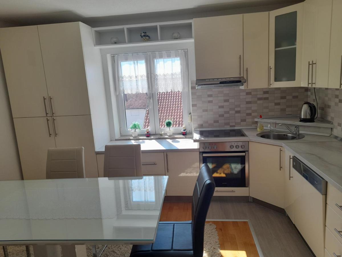 Apartman Zoran Ливно Екстериор снимка