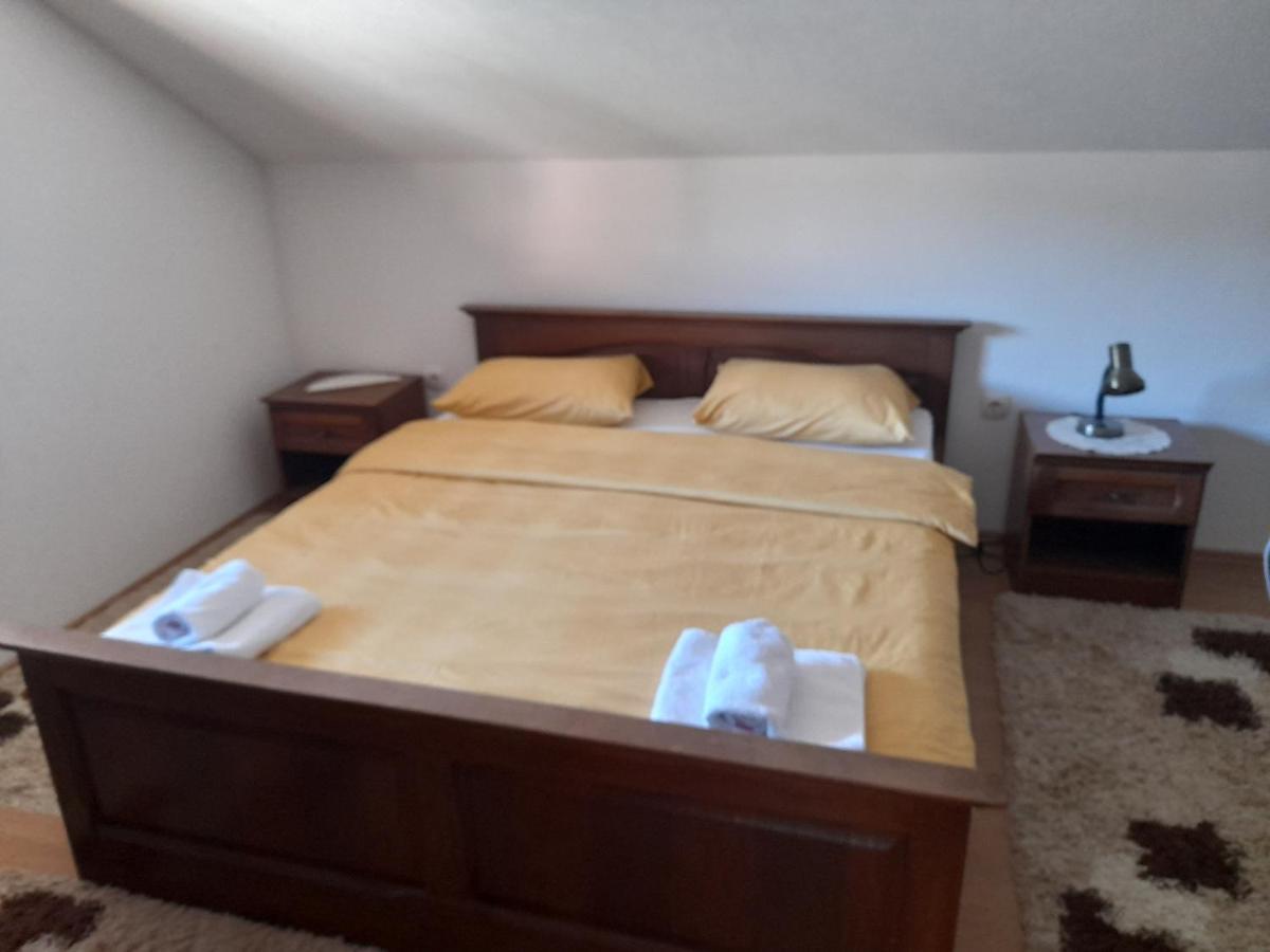 Apartman Zoran Ливно Екстериор снимка