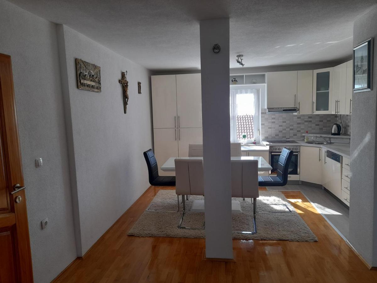 Apartman Zoran Ливно Екстериор снимка